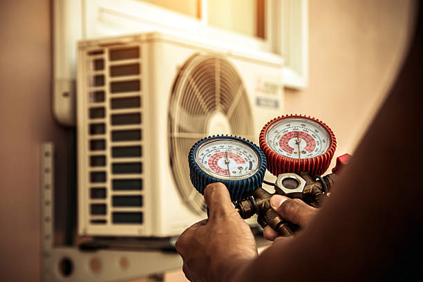 Professional Hvac technician working in Paramount, CA